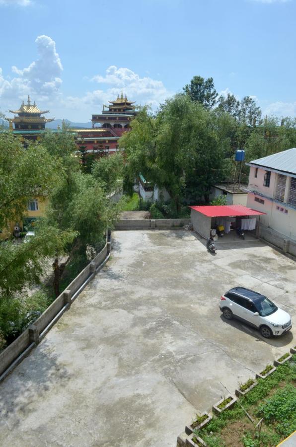 Zhim Zhim Guest House Бір Екстер'єр фото